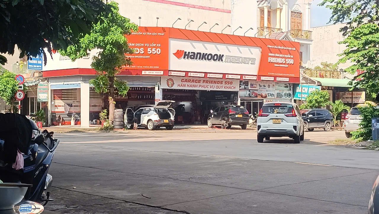 Garage Friends 550 Hankook Master Shop Dĩ An Bình Dương
