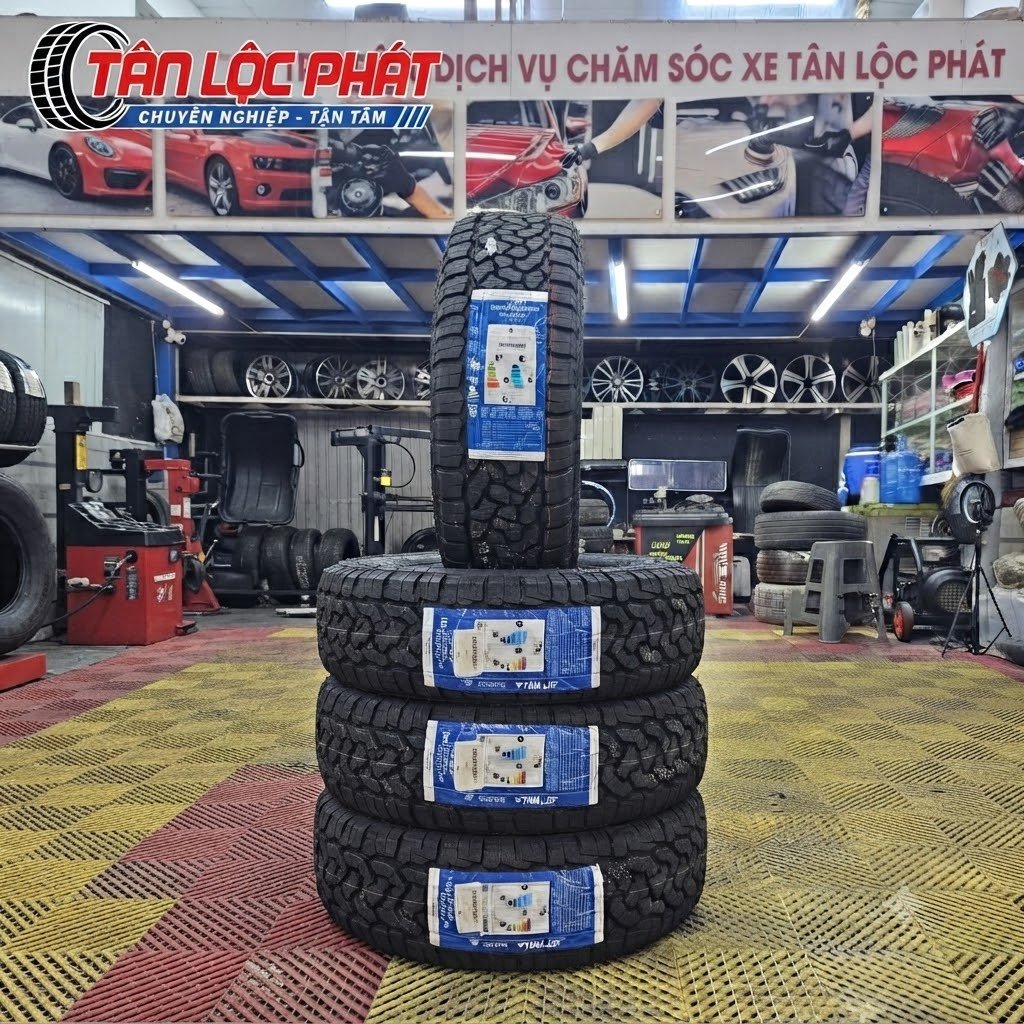 Dàn 4 quả lốp Comforser 205/60R16 CF1100 AT All-Terrain tại showroom Lốp Xe Tân Lộc Phát