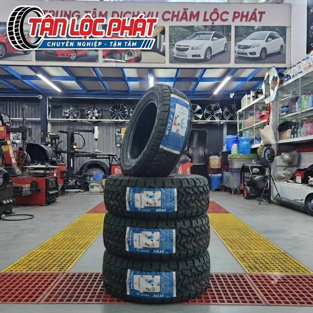 Khu vực kỹ thuật thay lốp Comforser 205/60R16 CF1100 AT máy cân mâm bấm chì Hunter
