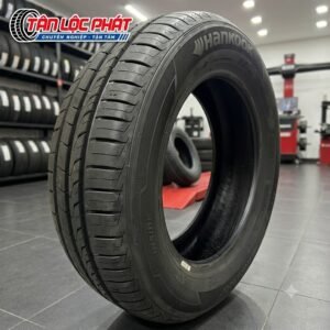Cận cảnh rãnh gai thoát nước lốp Hankook 165/65R14 Kinergy Eco2 K435 êm ái bám đường
