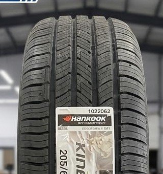Mặt hoa gai đối xứng êm ái bám đường lốp Hankook 205/65R15 Kinergy ST H735